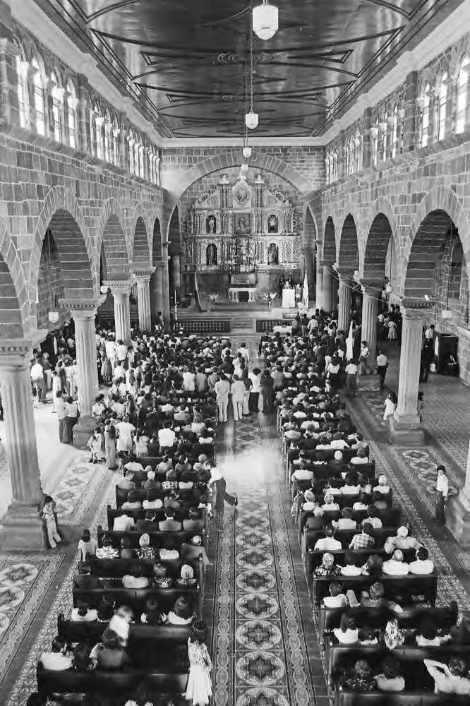 Interior of Immaculate Conception Church in Colón.