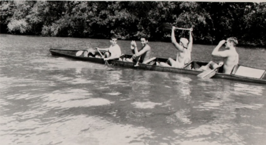 Photo of the crew of the cayuco "Spontaneous Combustion" celebrating after breaking the record